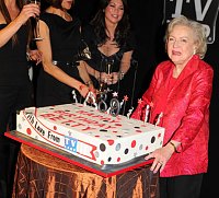 Click image for larger version. 

Name:	BettyWhite89.jpg 
Views:	18 
Size:	63.0 KB 
ID:	29813