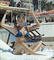 Click image for larger version. 

Name:	Sharon Tate 1968 Cannes.jpg 
Views:	110 
Size:	115.6 KB 
ID:	53472